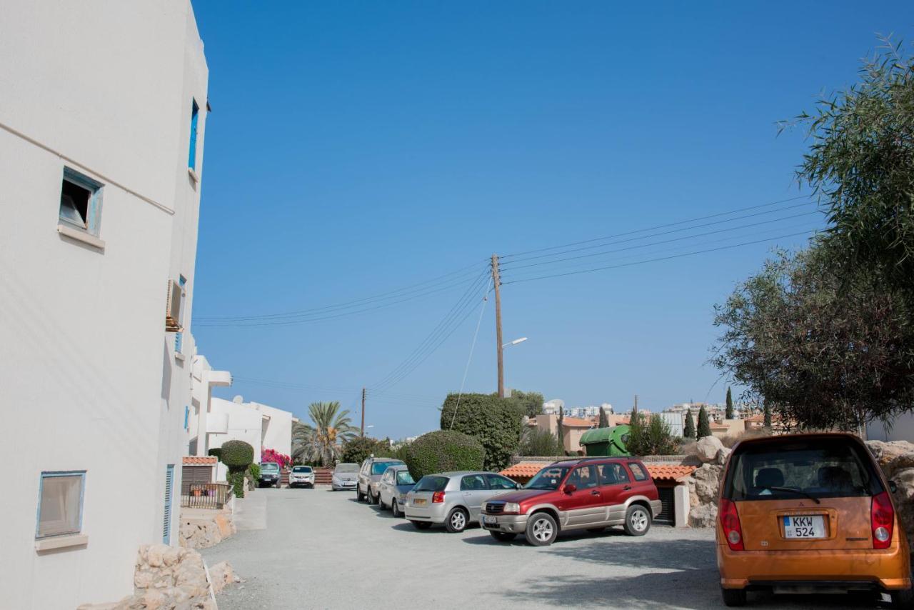 Modern Apartment Not Far From The Beach Paphos Eksteriør billede