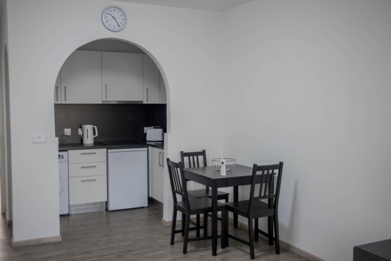 Modern Apartment Not Far From The Beach Paphos Eksteriør billede
