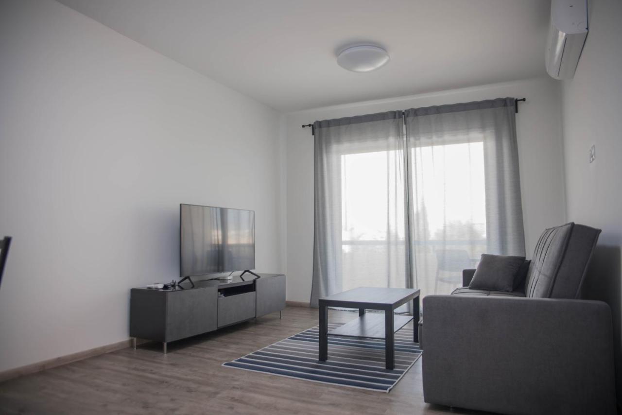 Modern Apartment Not Far From The Beach Paphos Eksteriør billede