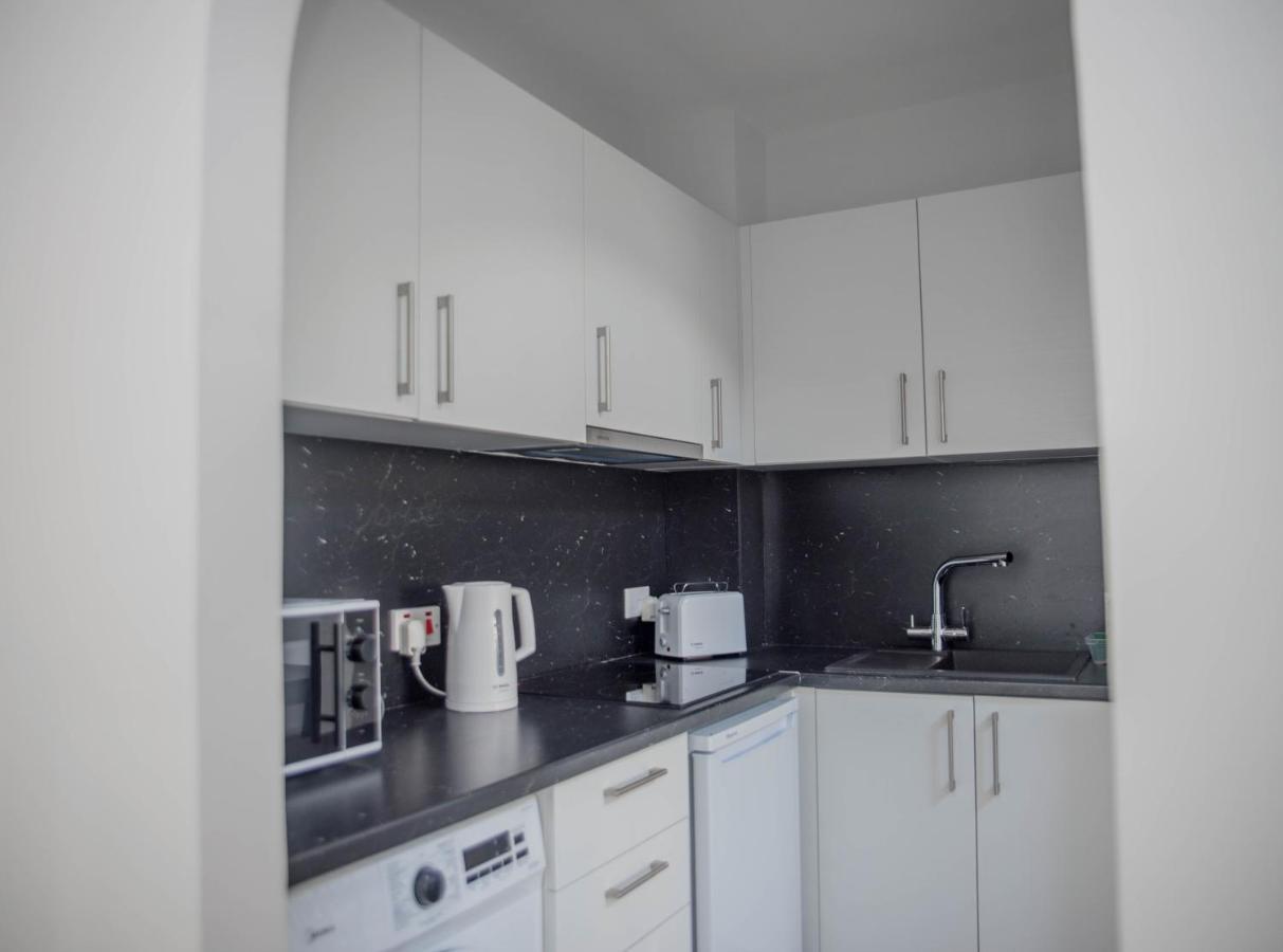Modern Apartment Not Far From The Beach Paphos Eksteriør billede